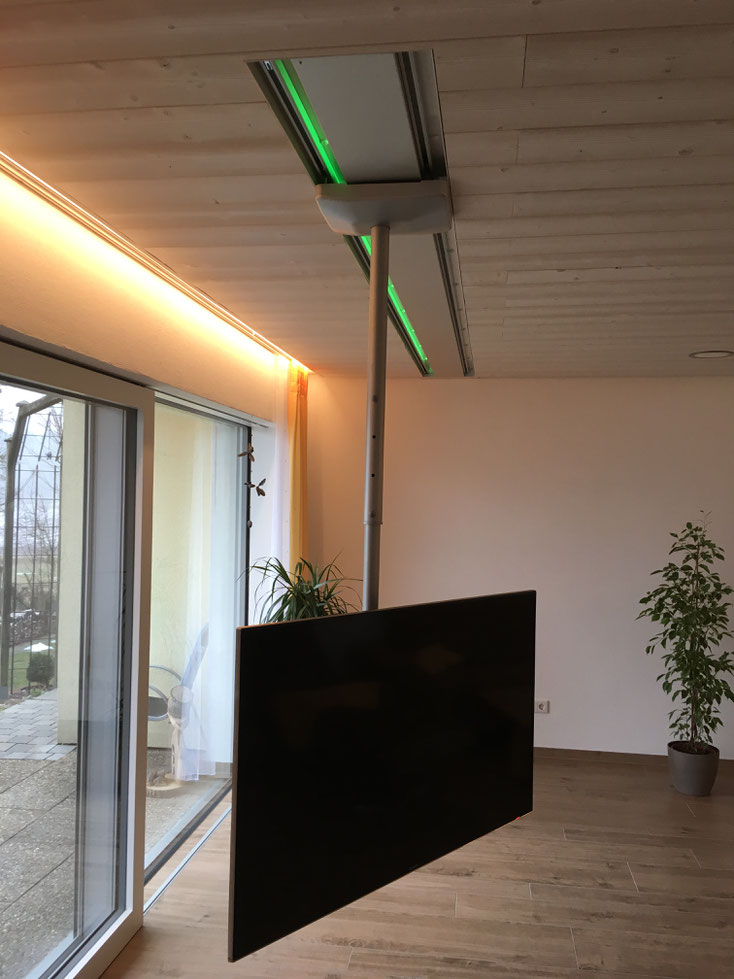 TV-Deckenhalterung ScreenTrain bündig in Decke eingelassen