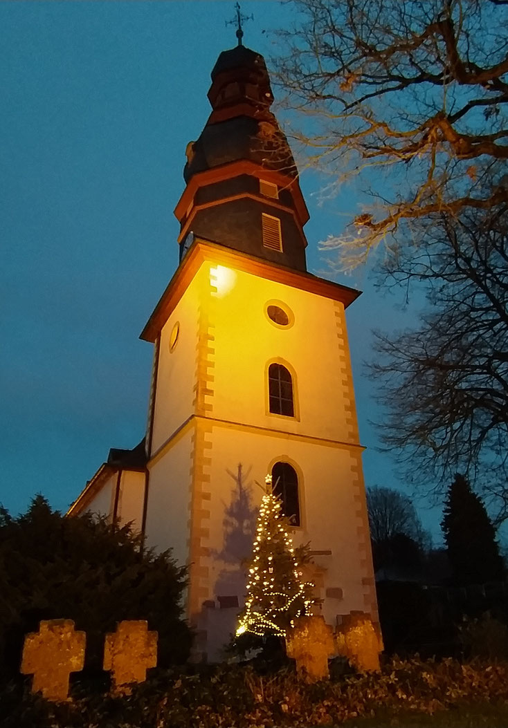 Die Kirche Ober-Mockstadt ©Annette Weiser