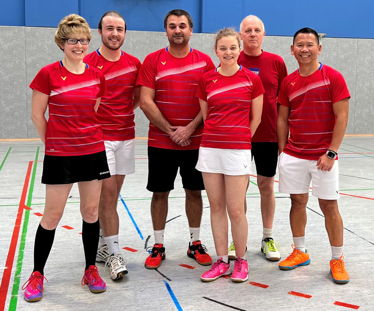 (Überwiegend) strahlende Gesichter  in Nassau - v.l.n.r.: Sandra Schreiber, Kilian Wolf, Skender Bunjaku, Charlotte Bauch, Claus Schulte und Custer Aranas