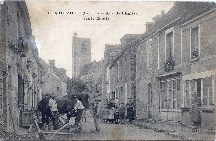 Le maréchal-ferrant rue de l'église vers 1910