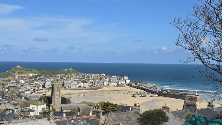 St. Ives bei Ebbe um die Mittagszeit