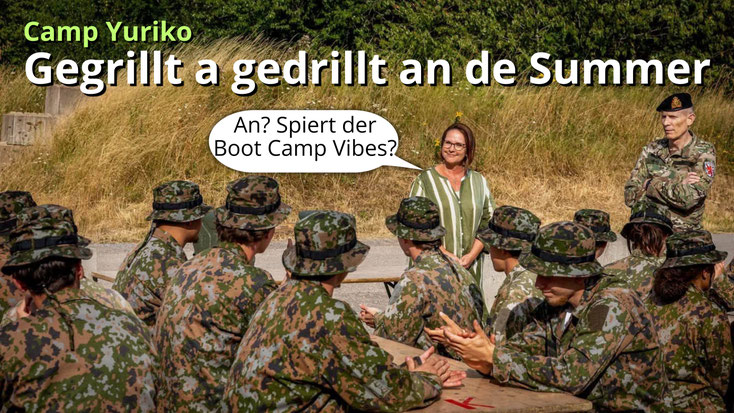 Fotomontage: Ministesch Backes am Summerrack ënnert camoufléierte Rekrutten, Spriechblos "An? Spiert der d'Boot Camp Vibes?", Generol Thull am Hannergrond.