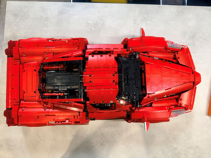 Klemmbausteine-Set inspiriert durch Ferrari F50 im Maßstab 1:8 (MOC 215210)