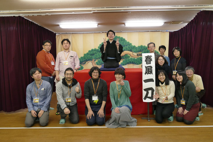 スタッフ延べ15名。会社経営、保育士、事務職、SE、演芸作家、建築業、NPO法人職員といった仕事のかたわら、くがらく運営に携わっている。