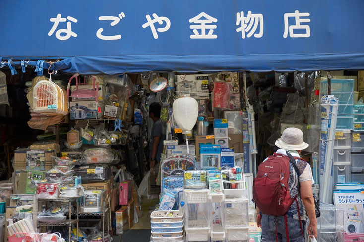 沢山の金物が陳列されている「なごや金物店」