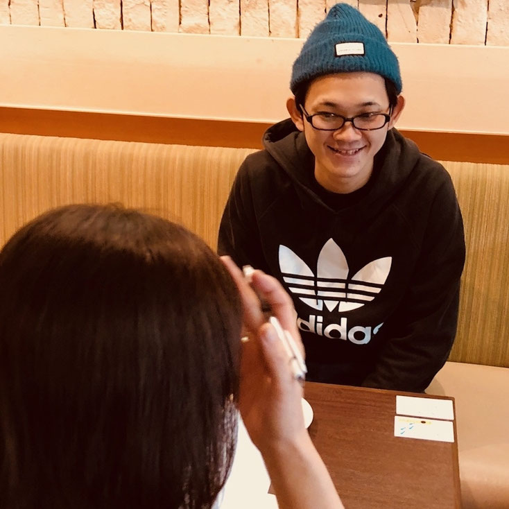インタビューに答えてくれている本多さん