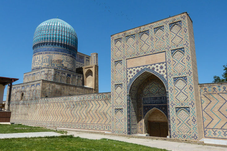 Die Bibi Khanum Moschee ist unter großem Aufwand wieder aufgebaut worden.