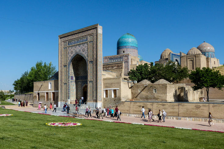 Am 9. Mai ist der "Tag des Friedens" zur Erinnerung an den 2. Weltkrieg. Den Feiertag nutzen viele Usbeken zum Besuch ihrer Denkmäler, so auch des Shohizinda-Ensembles.