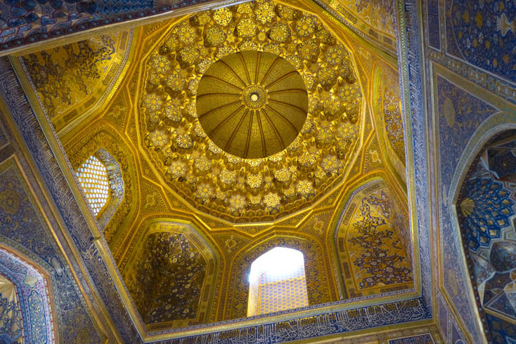 Innen ist die Tilya-Kori-Medrese prächtig vergoldet.