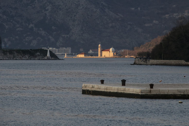 Die Kapelle "St. Marien auf dem Felsen" in der Bucht von Kotor ist ein bekannter Wallfahrtsort.