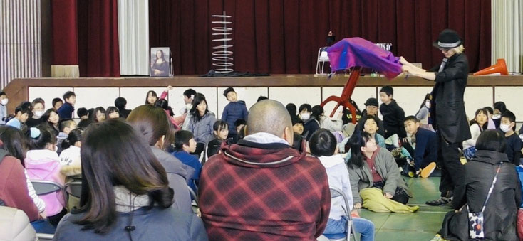 岐阜県岐阜市の小学校のイベントでマジシャンRYUHEIの出張マジックショー