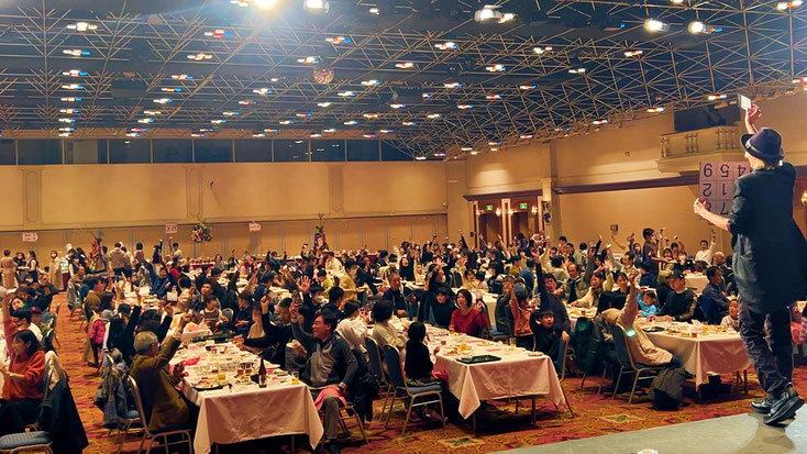 岐阜県岐阜市のホテルで開催された企業イベントで出張マジックショーをするマジシャン