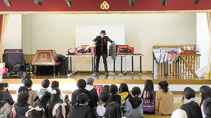 三重県津市の子ども会で出張マジシャンRYUHEIのマジックショー