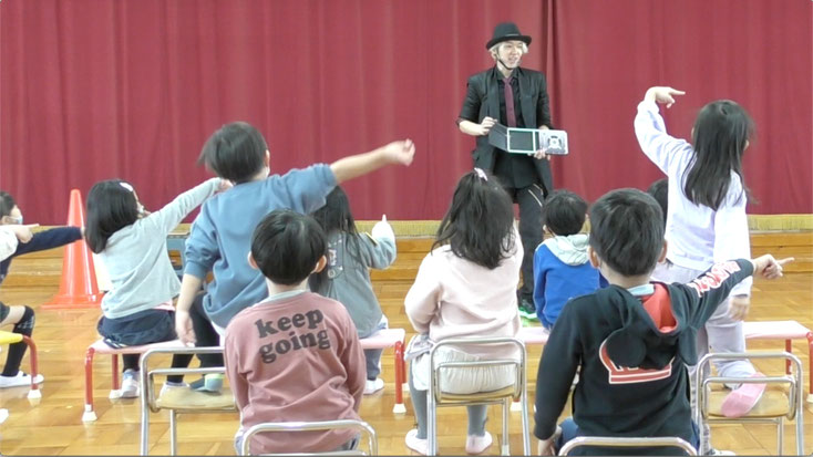 愛知県名古屋市の幼稚園の卒園イベントにてマジシャンRYUHEIの出張マジックショー