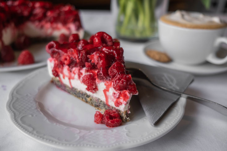 Himbeer-Quark-Mohntorte aus Jup's Friesencafé