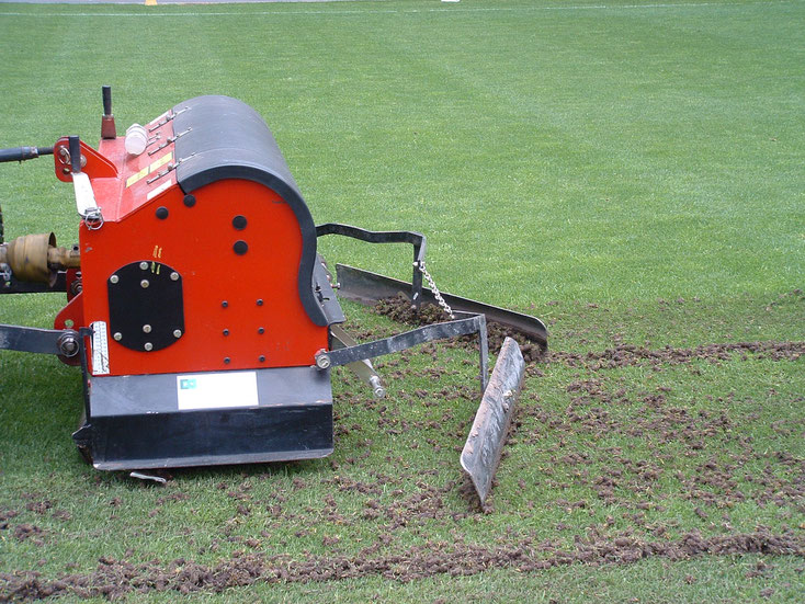 Aération - Décompactage des terrains gazonnées sportifs