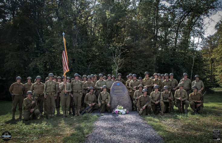 Inauguration d'une stèle en l'honneur des soldats de la 35 DIUS- Photo Memories of Reenactors