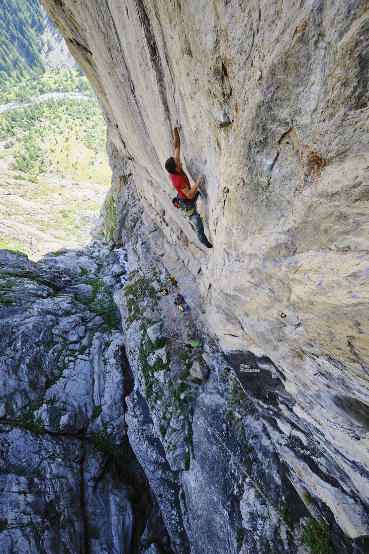 Le crux du 8a+ (📸 Emile Pino)