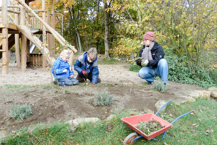 Herbsliches Aufräumen im Waldorfkindergarten Dinslaken