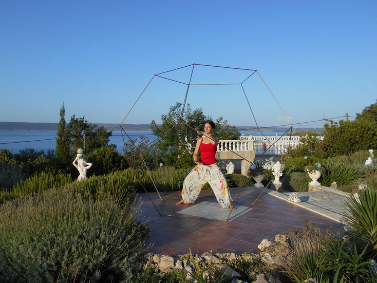 Dodekaeder aus Kupfer als Raum für Meditation, Yoga, Einkehr, Stille, TaiChi...  Maslenica/Kroatien