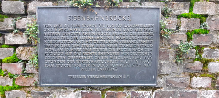 Erinnerungstafel zur Eisenbahnbrücke Wesel - mit Klick ins Bild vergrößerbar