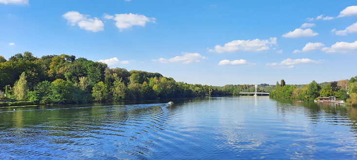 Am Ende der Wanderung wartet der "Lago Maggiore des Ruhrgebietes": der Baldeneysee