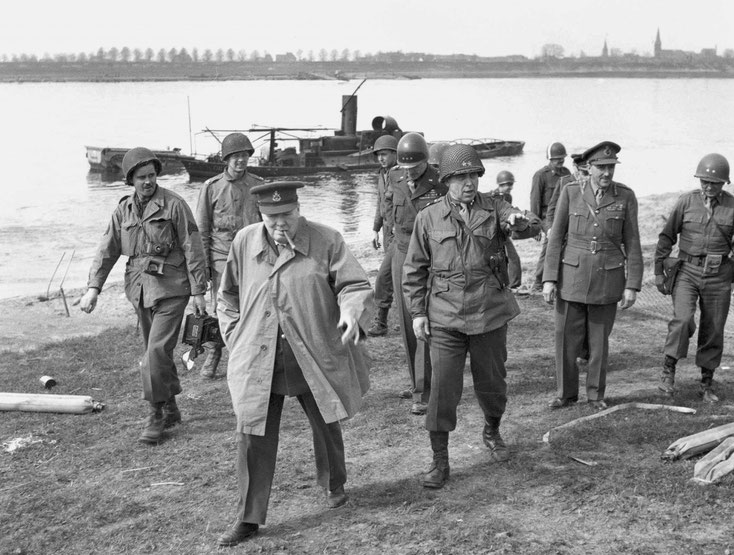 25. März 1945 Churchill am Rheinufer bei Wesel-Büderich, der Widerstand ist eingebrochen