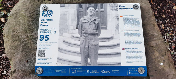 Gedenkstein für nur eine der 7.654 unvollendeten Biografien und gleichzeitig Hörstation 95 auf der Route of Liberation