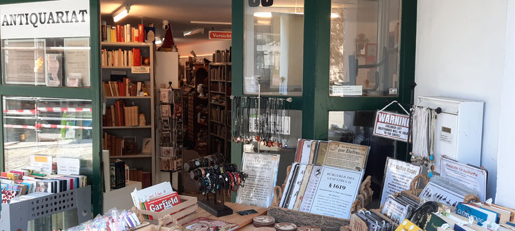 Nur eines der witzigen und lohnenswerten Antiquariate in Velbert Langenberg -mit klick ins Bild vergrößerbar