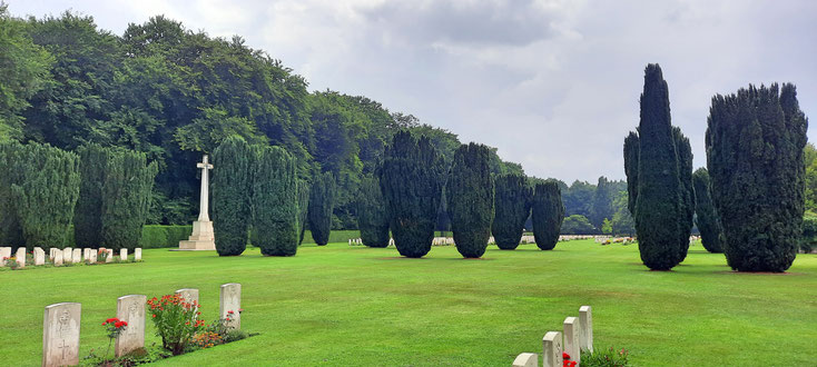 Reichswald War Cemetery im direkten Vergleich