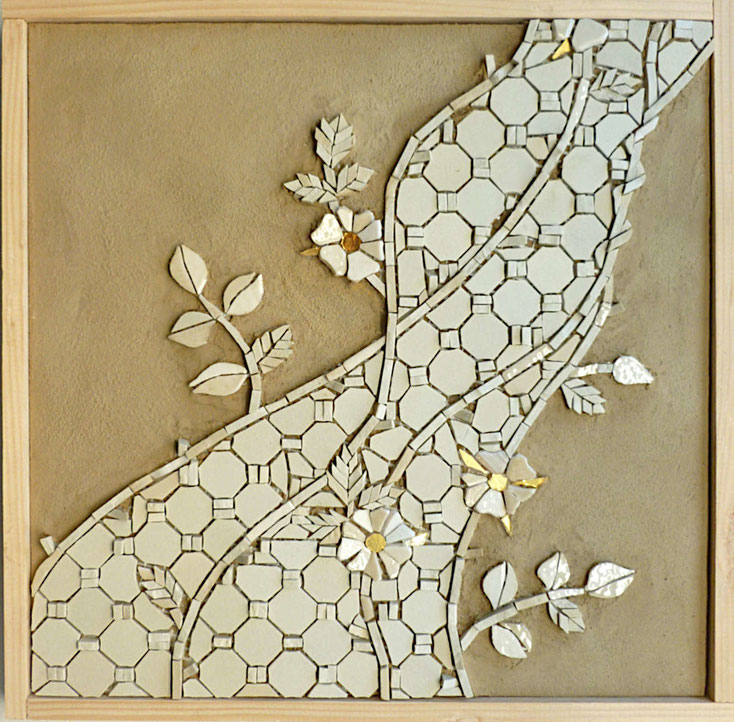 ROSA CANINA - Monochrome / fragment de dentelle sur enduit - 30x30cm, grès cérame, émaux et Or