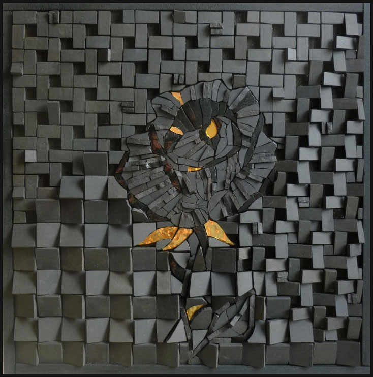 ROSE NOIRE - Monochrome - 30x30cm, grès cérame anthracite, émaux et Or