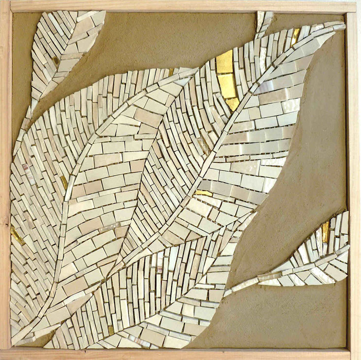 FEUILLES FRISSONNANTES - Monochrome / fragment sur enduit - 30x30cm, grès cérame, émaux et Or