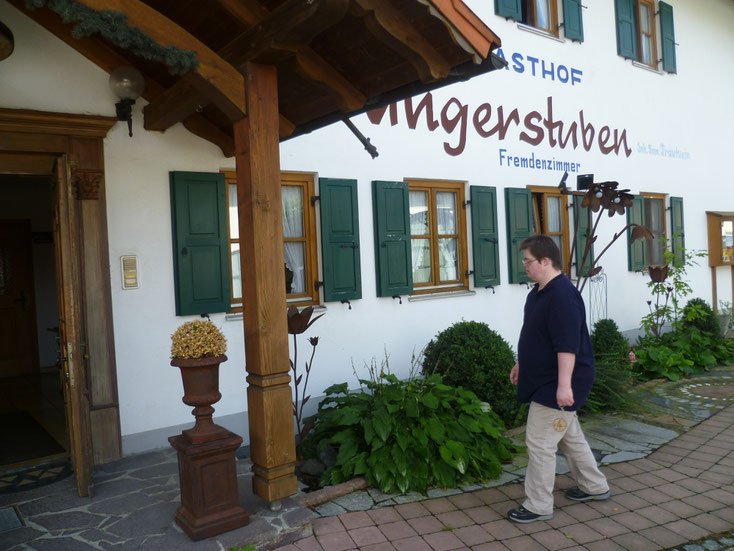 Hier kann man gut übernachten, und das Essen schmeckt soooo lecker. Wangerstuben Oberostendorf.