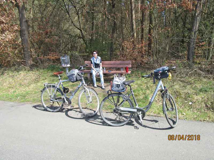 Bild 3 Kleine Verschnaufpause in Zellhausen am Waldrand.