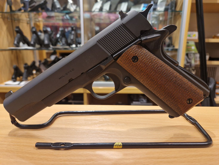 Springfield Pistole 1911 5" schwarz, 3-Punkt Visier, Holzgriff