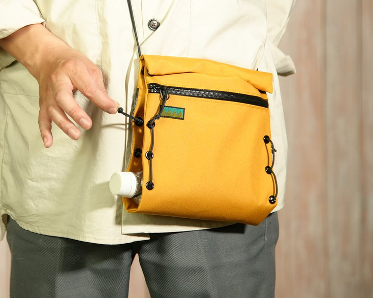 ペットボトルが入るサコッシュ - テツオミシン ペットボトルが入るサコッシュ - テツオミシン