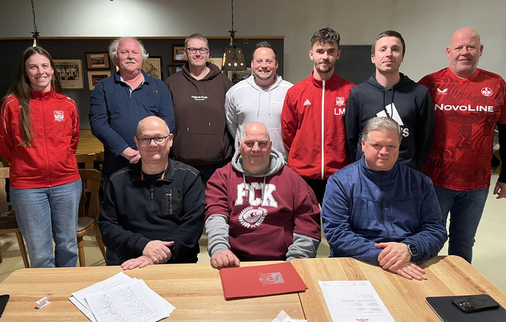 Stehend von links: Laura Orthen, Gerhard Eisenbeiß, Timo Breininger, Sebastian Sann, Lauro Mayer, Christoph Eisenbeiß, Ulli Rahm. Sitzend von links: Heinz Moosmann, Joachim Iselborn und Martin Becker