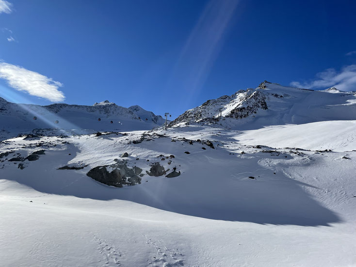 Die allererste Berührung meiner Ski mit Schnee: 25. November, 09:44, am Pitztalgletscher