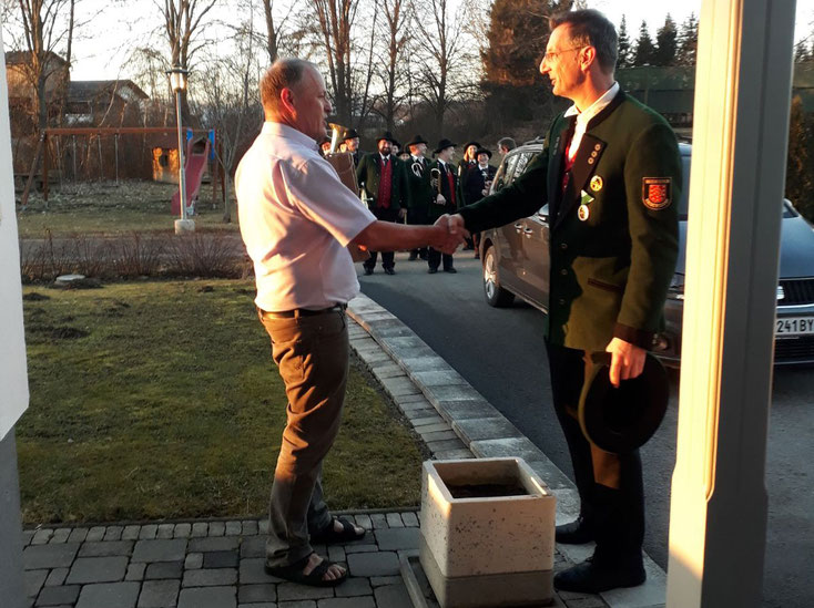 Josef Maier mit Kapellmeister Markus Amian