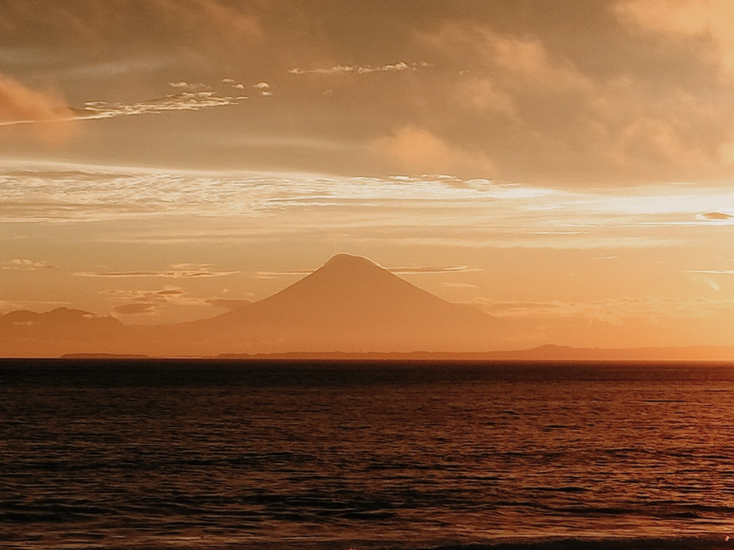台風一過のあとは、富士山も見える夕焼けが・・・