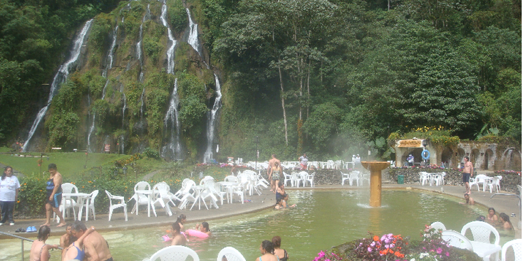 Thermales-de-Santa-Rosa-de-Cabral-waterval-Colombia-warm-heet-water-tuin