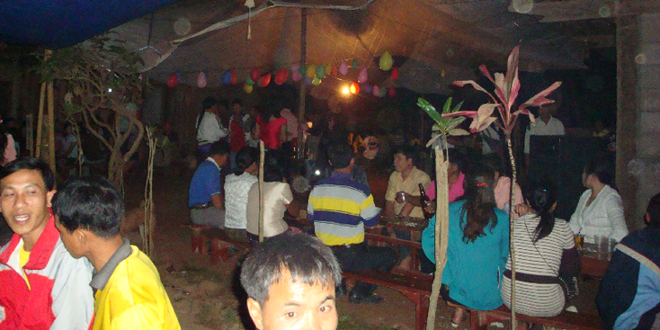 Mong-Ngoi-Neua-feest-tafels-Laos