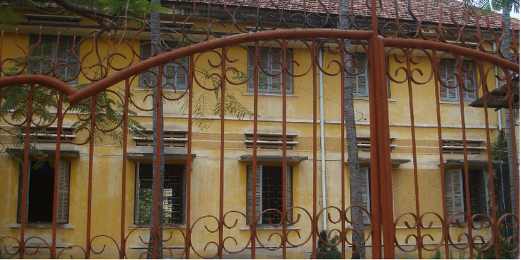 Phnom-Penh-Frans-koloniaal-architectuur-hek-Cambodja