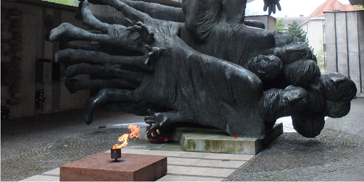 Banska-Bystrica-monument-SNP-opstandingsmuseum-eeuwige-vlam-Slowakije