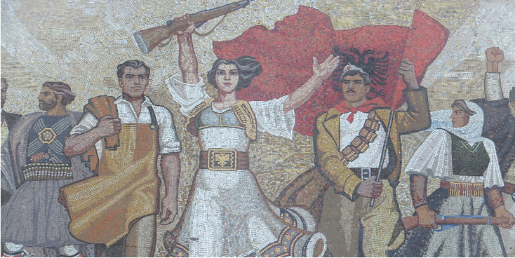 Tirana-sheshi-skenderbeg-plein-Revolutie-museum-Albanië