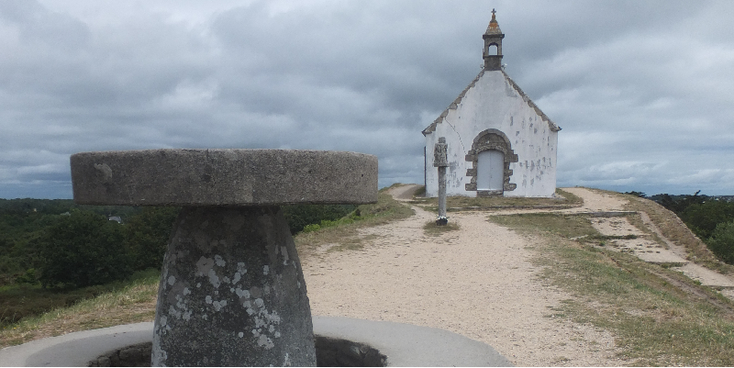 Tumulus-St-Michel-Carnac-kerk-Bretagne-Frankrijk
