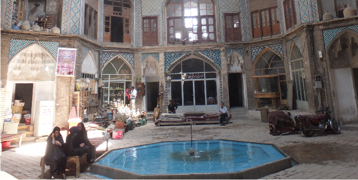 Kashan-bazaar-markt-vijver-koepel-tapijten-Iran