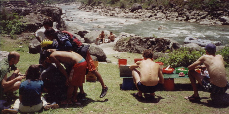 Bhote-Koshi-raften-rivier-lunch-Nepal