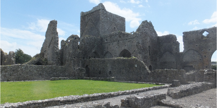 Cashel-Ierland-republiek-ruïnes-koningen-rotsen-begraafplaats-kerk-klooster-beelden